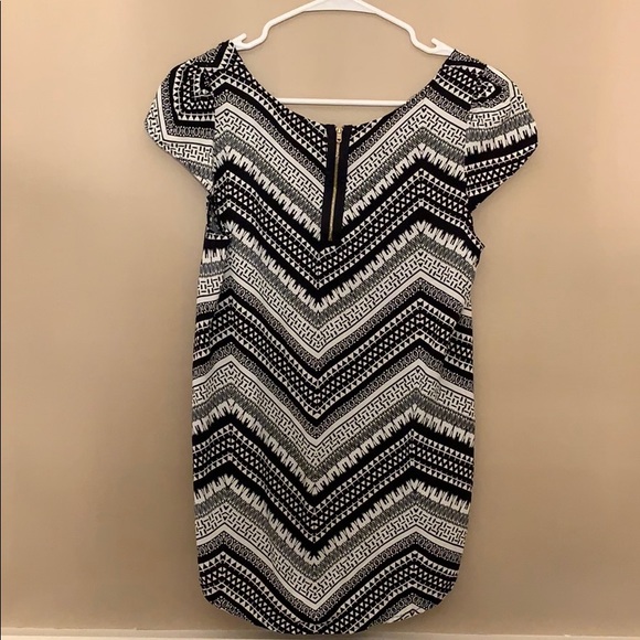 Pink Rose Black and White Cap-Sleeve Blouse - Picture 2 of 3